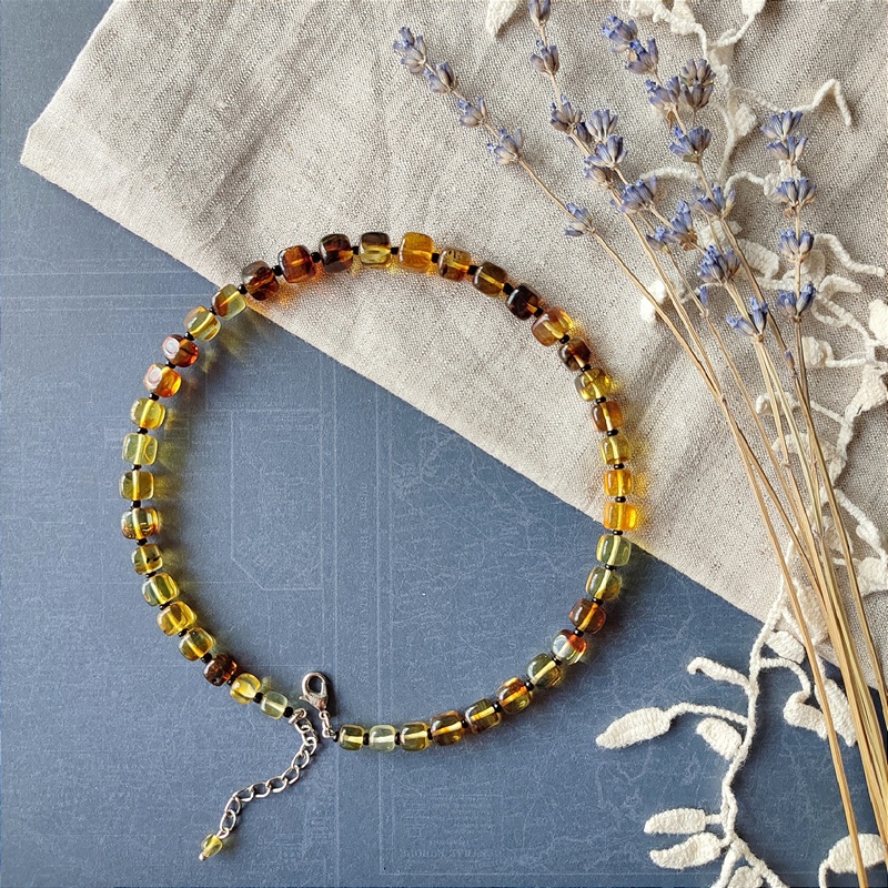 Чокер "Куб" из янтаря