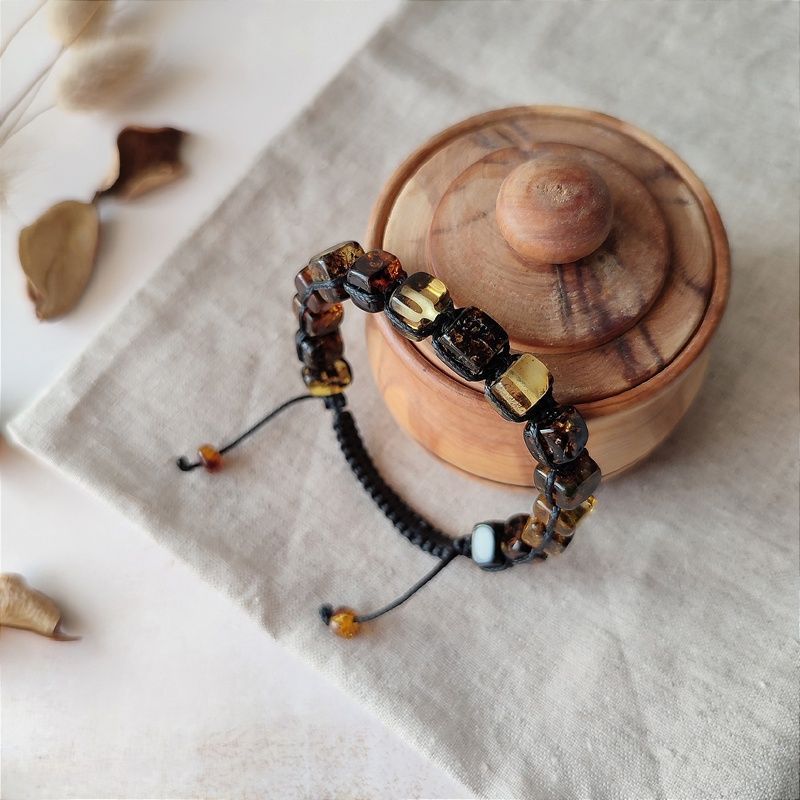 Браслет Шамбала "Куб" янтарь