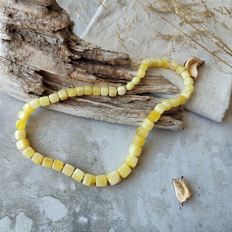 Бусы "Куб" из янтаря