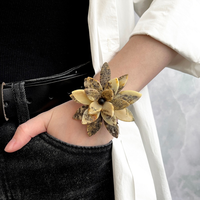 Браслет "Цветок" янтарь