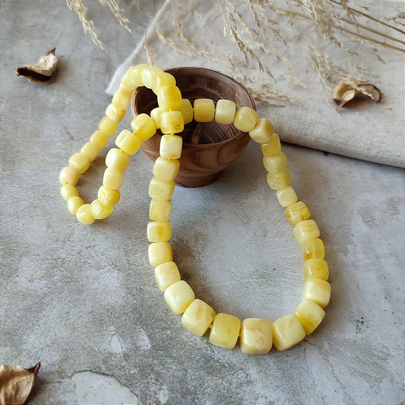 Бусы "Куб" из янтаря