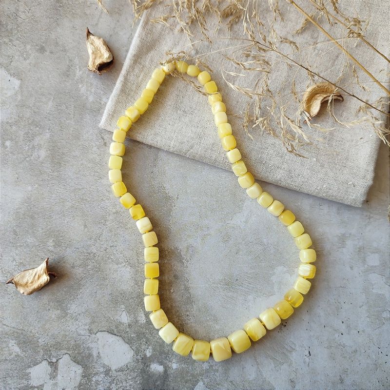 Бусы "Куб" из янтаря