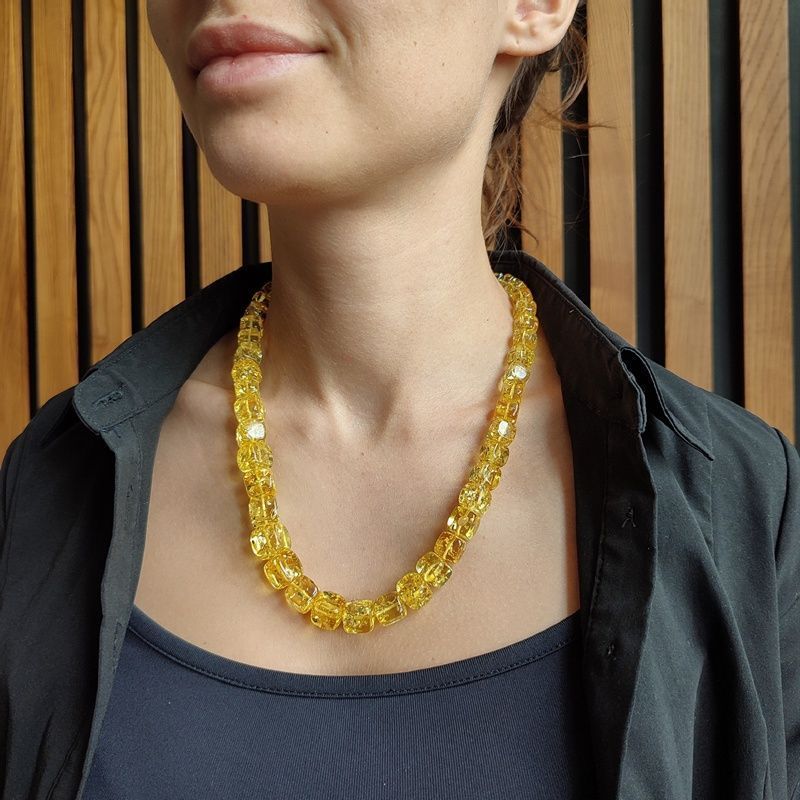 Бусы "Куб" из янтаря