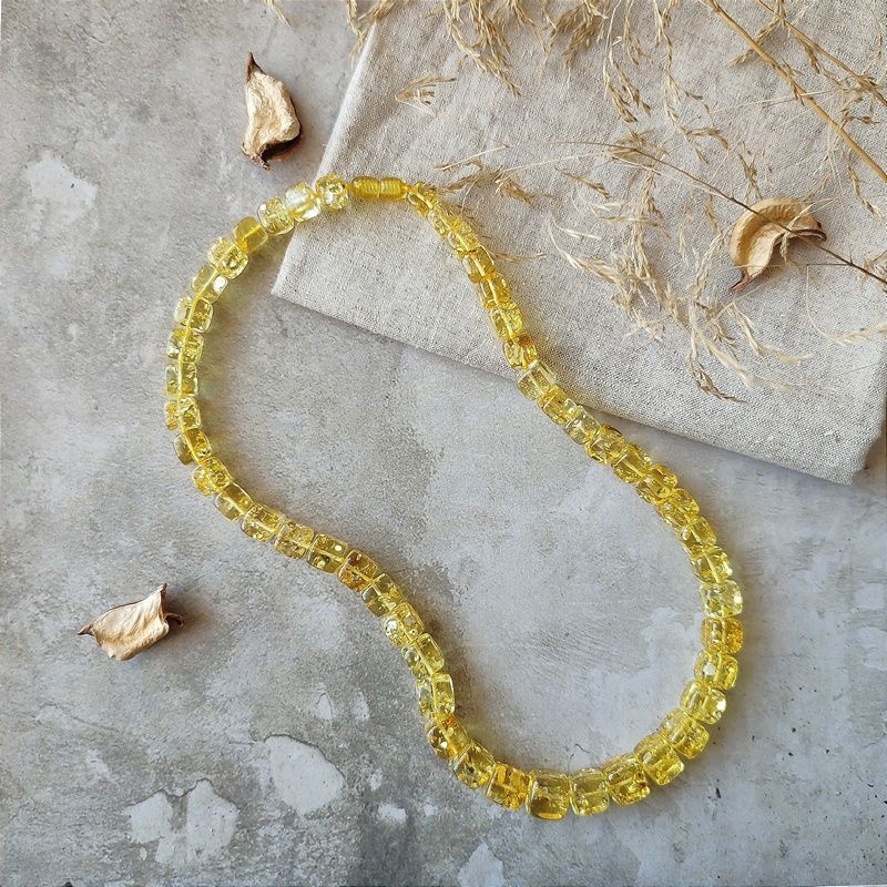 Бусы "Куб" из янтаря