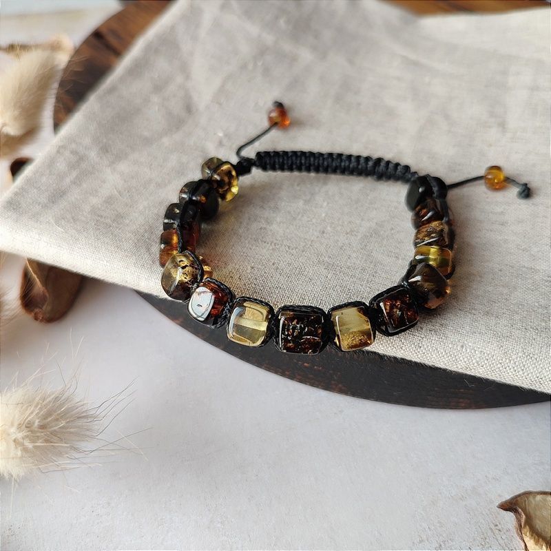 Браслет Шамбала "Куб" янтарь