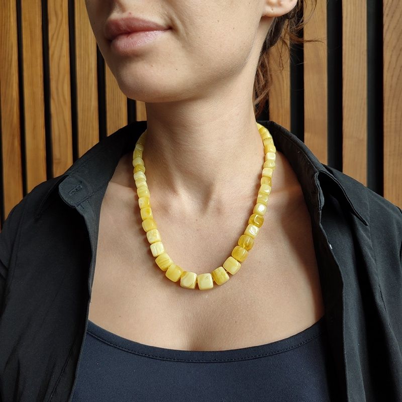 Бусы "Куб" из янтаря