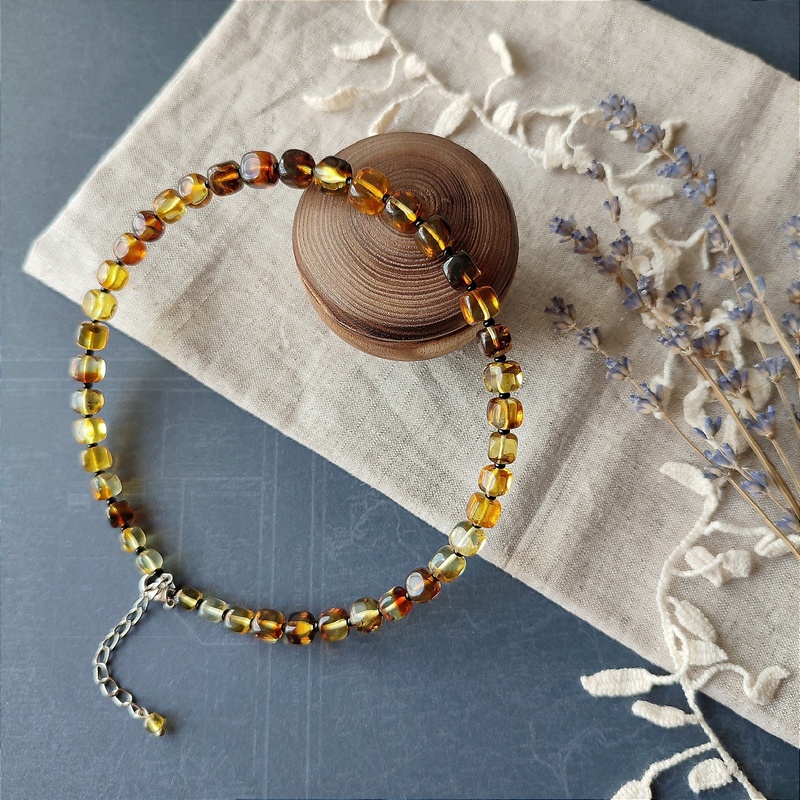 Чокер "Куб" из янтаря